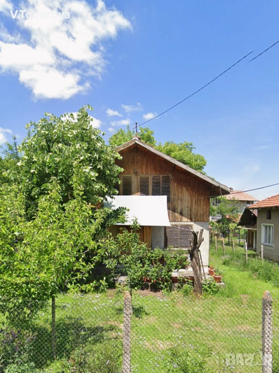 Продавам половин вила с.Извор Пернишка област , снимка 1