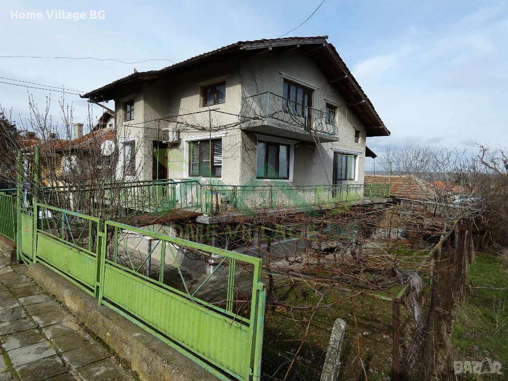 Двуетажна масивна къща в село Старо Оряхово, област Варна , снимка 1
