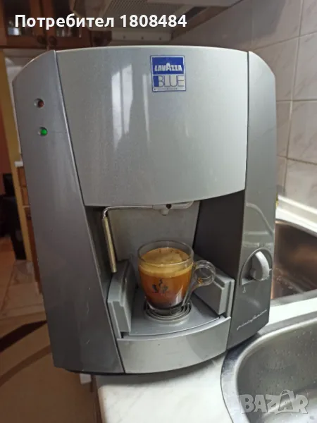 Кафемашина Лаваца Блу с капсули, работи перфектно и прави страхотно кафе с каймак , снимка 1