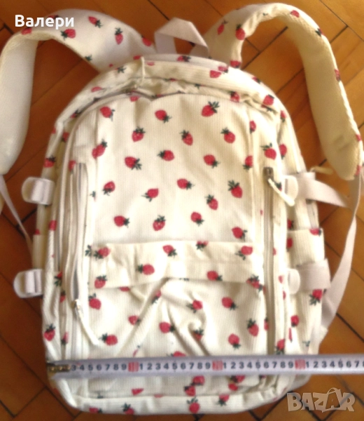 Раница- велурено кадифе, бяла на ягодки, снимка 1