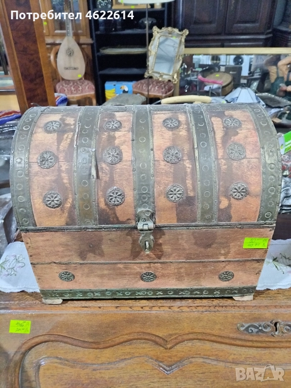 СТАРО САНДЪЧЕ С БРОНЗОВ ОБКОВ , снимка 1
