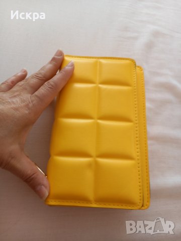 Жълта дамска  чантичка , снимка 4 - Чанти - 42775580