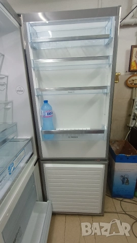 Хладилник с фризер Bosch , снимка 8 - Хладилници - 54195854