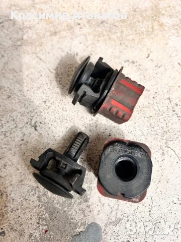 A1695040114. Тампон държач воден радиатор за Мерцедес ц-класа W204. , снимка 2 - Аксесоари и консумативи - 49768403