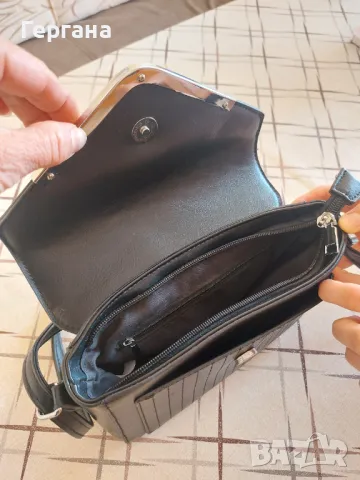 Дамска чанта през рамо, снимка 3 - Чанти - 49048677