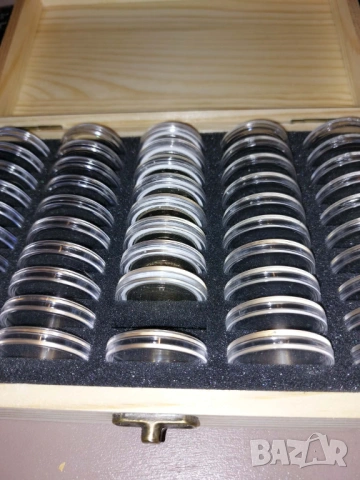 Дървена кутия за съхранение на монети