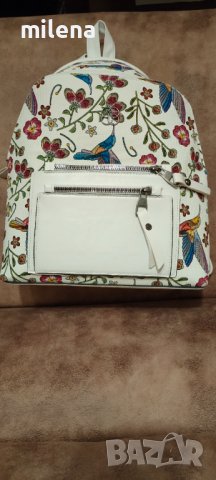 Нова дамска раничка в бяло и флорални мотиви