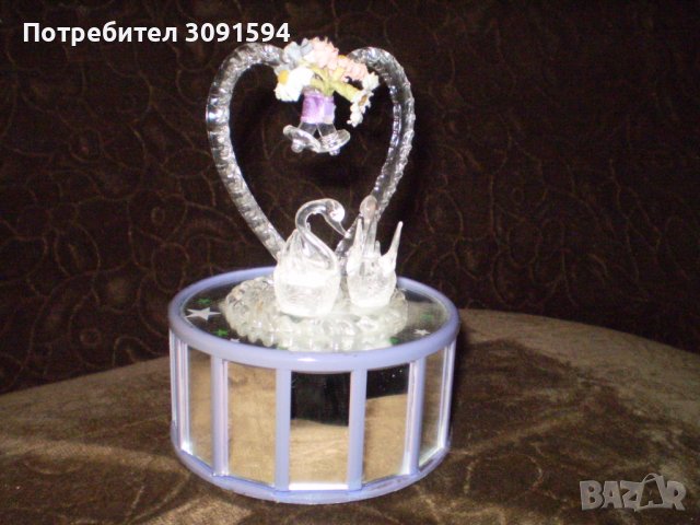 Сватбена музикална кутия  Влюбени гълъби