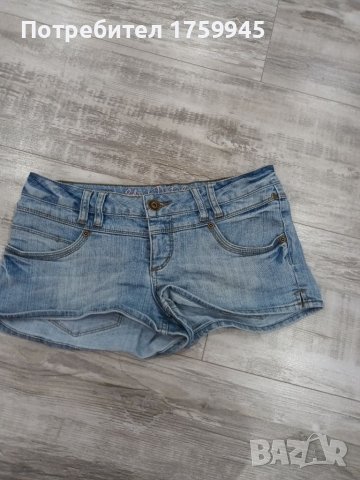 Къси дънкови панталонки, снимка 1 - Къси панталони и бермуди - 40001218