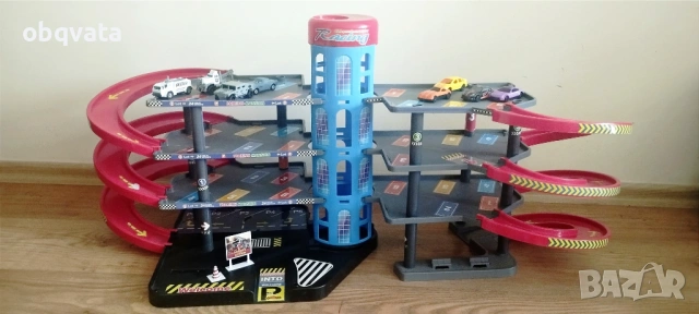 Голяма Паркинг писта на 4 нива + 8 колички+пътни знаци