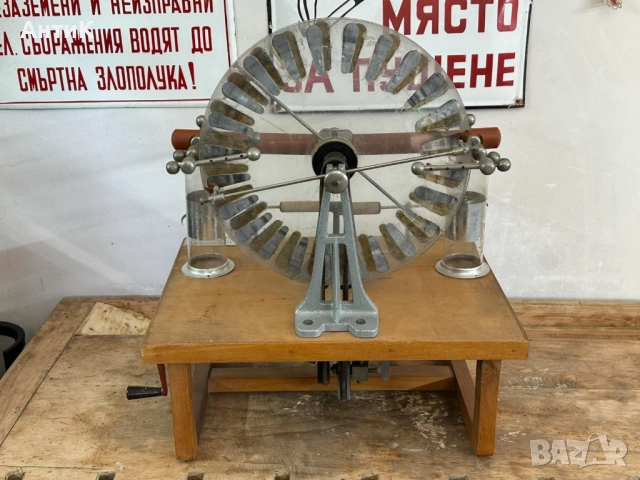 Соц Модел Макет на Електростатична Машина, снимка 8 - Антикварни и старинни предмети - 51787952