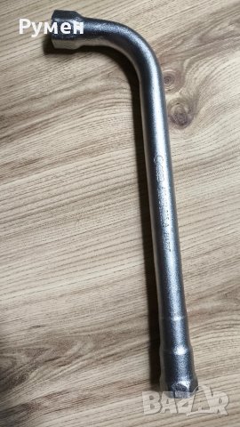 Ключове за болтове за захващане на джанти и тресчотачен ключ за крик, снимка 4 - Други инструменти - 50494162