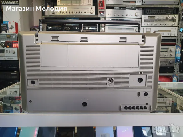 Радио Grundig RR 3000 В отлично състояние. Всичко му работи с изключение на касетата., снимка 9 - Радиокасетофони, транзистори - 49345109