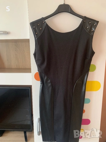 Рокля с кожа и капси S размер
