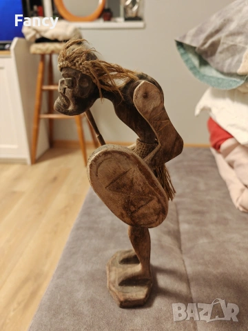 Дървена статуетка на африкански войн