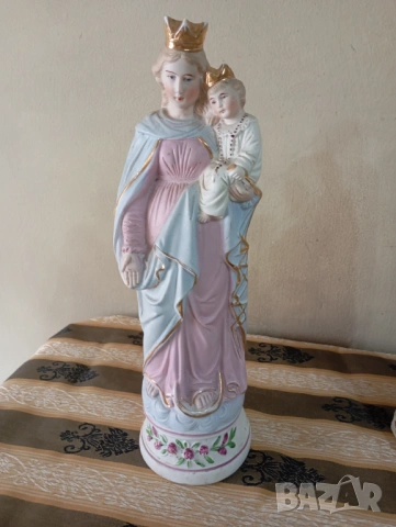 Порцеланова статуетка Дева Мария с Младенеца