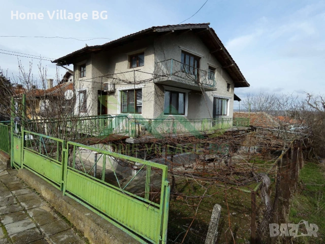 Двуетажна масивна къща в село Старо Оряхово, област Варна 