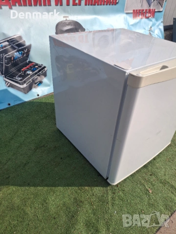 Малък хладилник мини бар , снимка 3 - Хладилници - 53891177