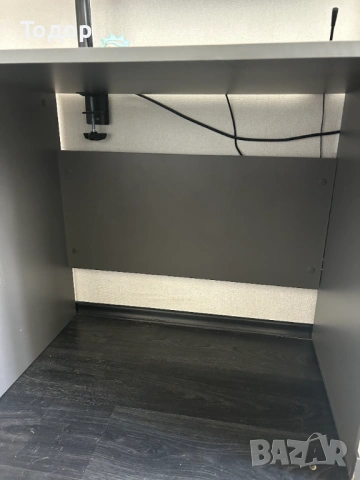 Използвано сиво гейминг/офис бюро - 140х60х75см, снимка 4 - Бюра - 54083762
