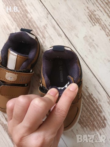 Детски маратонки LC WAIKIKI, снимка 3 - Детски маратонки - 42792744