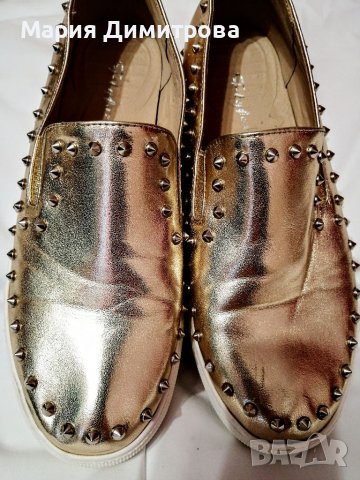Уникални златисти обувки
