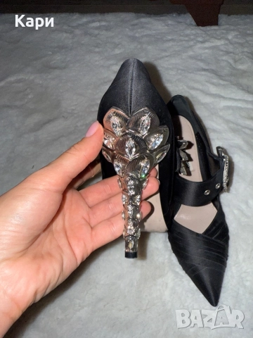 Елегантни обувки Miu Miu с камъни., снимка 8 - Дамски обувки на ток - 52474368