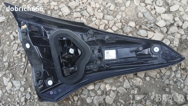 Десен стоп на багажника Toyota Rav4 4 2015-2017 Тойота Рав4 81580-42031, снимка 4 - Части - 50703004