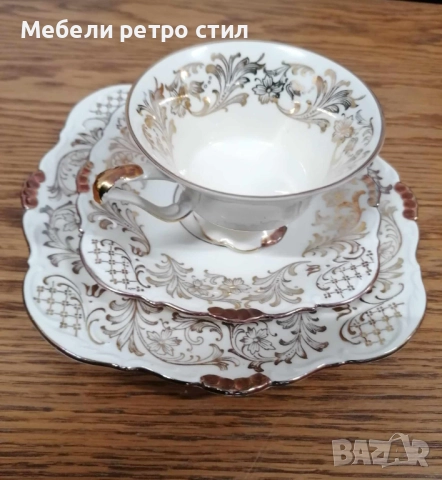 Луксозен винтидж порцеланов комплект с фина златна орнаментика и красиви флорални детайли. 