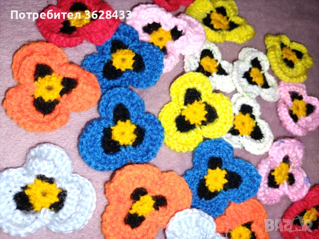 Теменужки 20 броя ръчно плетени за мартеници и други проекти, снимка 2 - Други - 53214578