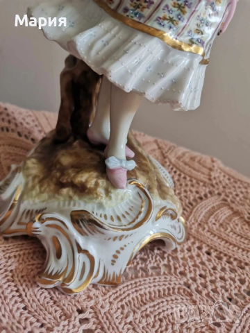 Порцеланова фигура на Sitzendorf, снимка 4 - Антикварни и старинни предмети - 52144684