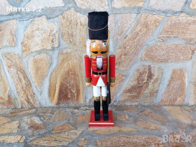 Голяма дървена фигура  лешникотрошач, снимка 2 - Статуетки - 34206636