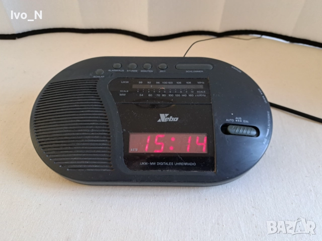 Радио часовник Xebo UR 401.