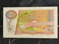 Банкнота - Суринам - 2 и 1/2 (половина) гулдена UNC | 1985г., снимка 2