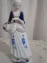 Продавам красива порцеланова фигура, снимка 2
