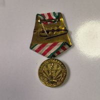 Медал 20 години Органи на МВР 1944 - 1964, снимка 2 - Антикварни и старинни предмети - 42757120