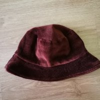 Кафява шапка от плюш с периферия, снимка 1 - Шапки - 34913448
