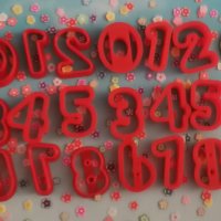 2.5 см цифри числа пластмасови резци форми за фондан тесто украса декор торта, снимка 1 - Форми - 30504428