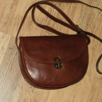 нова малка дамска чанта естествена кожа, снимка 1 - Чанти - 44922241