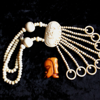 Слонова кост - медальон , амулет , висулка , колие, снимка 3 - Антикварни и старинни предмети - 44688500