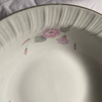 Сет от купа и голяма чиния плато с розово цвете, златен кант на Китка, ретро порцелан, снимка 2 - Прибори за хранене, готвене и сервиране - 39581084