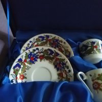Kutahya марков порцелан маркиран комплект за кафе-две чаши и две чинийки ръчна изработка нов в кутия, снимка 1 - Сервизи - 39031800
