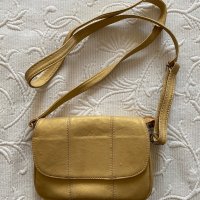 Нова златна мини чанта, снимка 1 - Чанти - 38603564