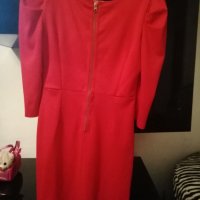 Червена рокля с буфан ръкав