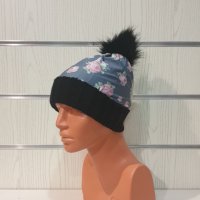 Нова зимна дамска шапка с Рози и пух/помпон, снимка 6 - Шапки - 35502819