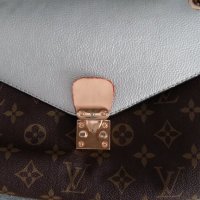Дамска чанта и колан на LOUIS VUITTON, снимка 5 - Чанти - 42759254