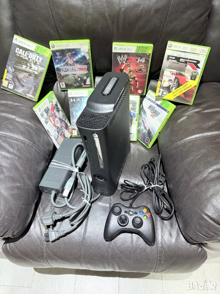 Xbox 360 с контролер и игри, снимка 1