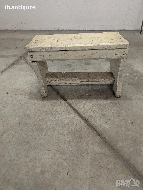 Старо дървено столче , снимка 1