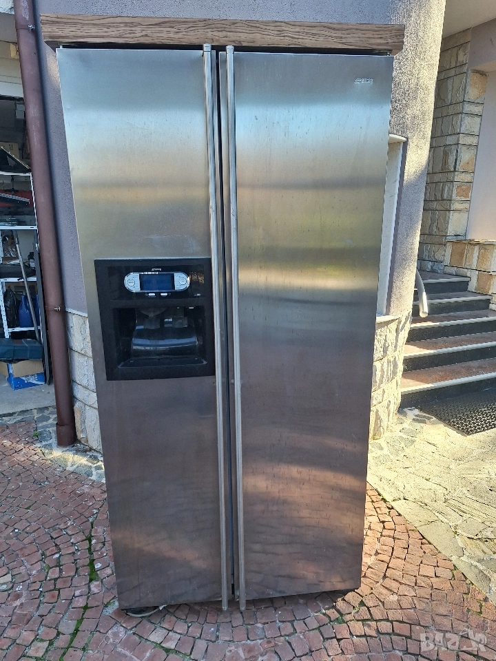 Продавам хладилник с фризер SMEG, снимка 1