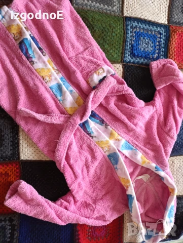 6-8г Български памучен халат Елза и Ана Frozen , снимка 2 - Хавлии и халати - 50603439