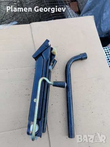 Крик с ключ за гуми за Сузуки Игнис